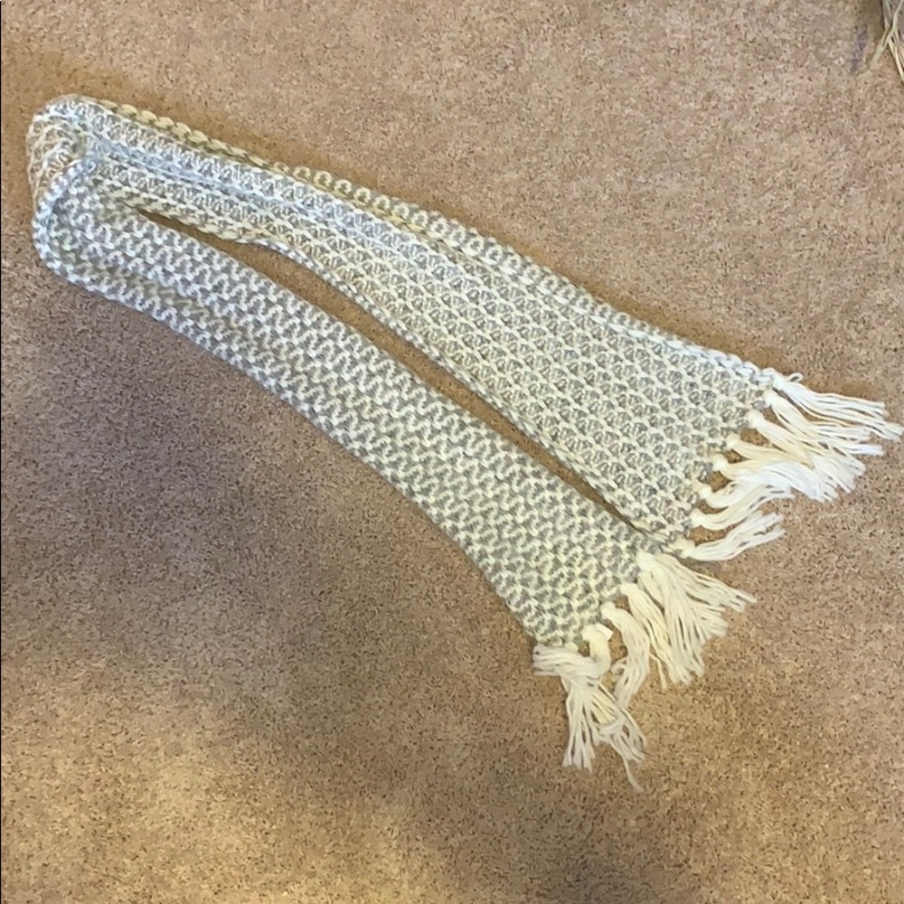 Thick and Soft Tasseled Scarf